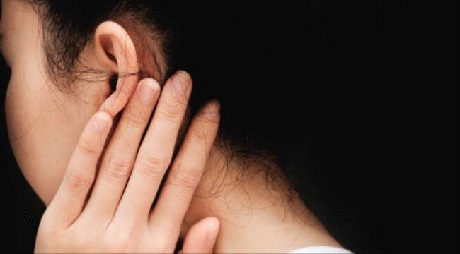 10 أسباب وراء ألم الأذن 10 أسباب وراء ألم الأذن