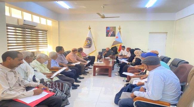 مجلس المستشارين يعقد اجتماعه ويُدين عملية القمع وإطلاق النار على المتظاهرين السلميين بالمكلا مجلس المستشارين يعقد اجتماعه ويُدين عملية القمع وإطلاق النار على المتظاهرين السلميين بالمكلا