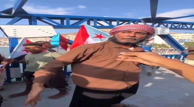 اعتقال التربوي الحضرمي عبد الله باسنبل عقب مشاركته في تظاهرة بالمكلا اعتقال التربوي الحضرمي عبد الله باسنبل عقب مشاركته في تظاهرة بالمكلا