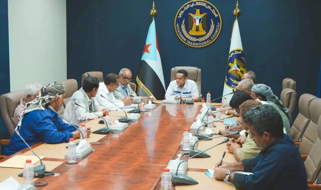 الحالمي يلتقي قيادة الاتحادين الزراعي والسمكي ويؤكد أهمية حماية ثروات الجنوب 69db923d4b0059.19545372