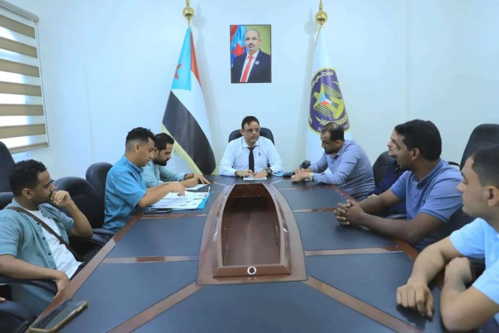 الهيئة المالية والإدارية تناقش تطوير الأداء وتعزيز الانضباط الوظيفي 69db94c5aed983.60472349