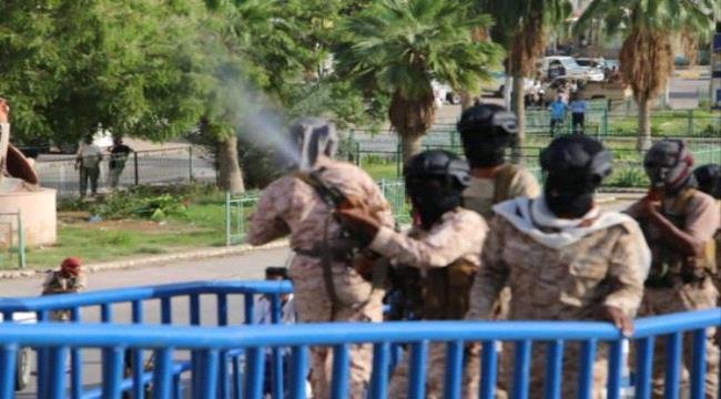 الجفري: لن يهدأ لنا بال حتى محاكمة قتلة المتظاهرين في المكلا الجفري: لن يهدأ لنا بال حتى محاكمة قتلة المتظاهرين في المكلا