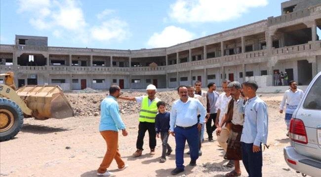 مدير عام مديرية خورمكسر يتفقد مشروع ثانوية الشهيد سالم قطن مدير عام مديرية خورمكسر يتفقد مشروع ثانوية الشهيد سالم قطن