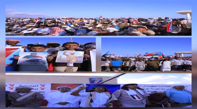 مظاهرة حاشدة في المهرة تؤكد على دعم أبناء حضرموت وترفض ممارسات القمع والاعتقالات مظاهرة حاشدة في المهرة تؤكد على دعم أبناء حضرموت وترفض ممارسات القمع والاعتقالات