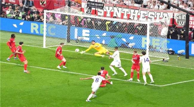 أستون فيلا الإنجليزي يسحق فرايبورغ الألماني ويتوج بلقب الدوري الأوروبي للمرة الأولى في تاريخه أستون فيلا الإنجليزي يسحق فرايبورغ الألماني ويتوج بلقب الدوري الأوروبي للمرة الأولى في تاريخه