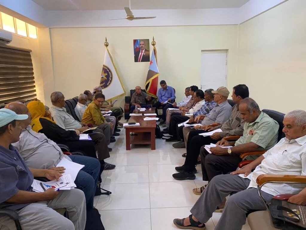 مجلس المستشارين يناقش تدهور الأوضاع الخدمية والمعيشية في الجنوب IMG 20260520 WA0013