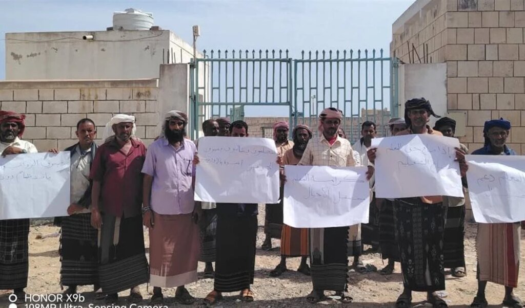 معلمو سقطرى المتعاقدون يواجهون أزمة رواتب متفاقمة للشهر الثالث وسط مطالبات عاجلة بالتدخل IMG 20260520 WA0111