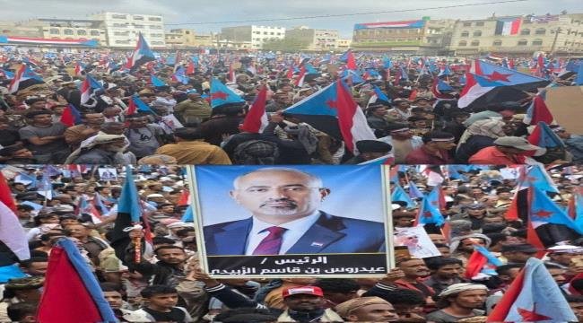 استهداف الرموز الجنوبية.. محاولات عبثية تزيد من تماسك الشارع وتعزز الالتفاف حول القيادة السياسية استهداف الرموز الجنوبية.. محاولات عبثية تزيد من تماسك الشارع وتعزز الالتفاف حول القيادة السياسية