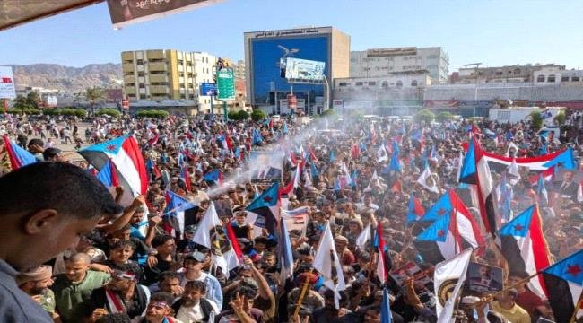 بدء الحشد الجماهيري في مليونية رفض الوصاية ومناهضة الاحتلال بالعاصمة عدن بدء الحشد الجماهيري في مليونية رفض الوصاية ومناهضة الاحتلال بالعاصمة عدن