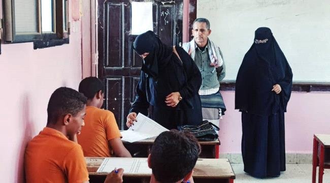 مديرة إدارة التعليم بانتقالي أبين تتفقد سير امتحانات الثانوية العامة في منطقة شقرة الساحلية مديرة إدارة التعليم بانتقالي أبين تتفقد سير امتحانات الثانوية العامة في منطقة شقرة الساحلية