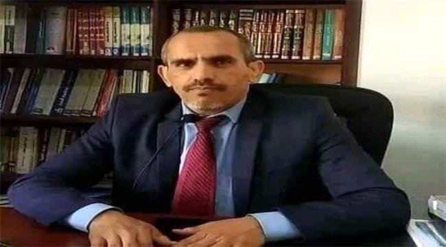 الحوثيون يهددون أسرة المحامي عبدالمجيد صبرة ويُلوّحون باعتقال أقاربه الحوثيون يهددون أسرة المحامي عبدالمجيد صبرة ويُلوّحون باعتقال أقاربه