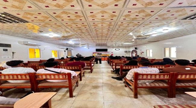 كلية اللغات والترجمة بجامعة عدن تكرّم المشاركين في فعاليات اليوم العالمي للغة الصينية كلية اللغات والترجمة بجامعة عدن تكرّم المشاركين في فعاليات اليوم العالمي للغة الصينية