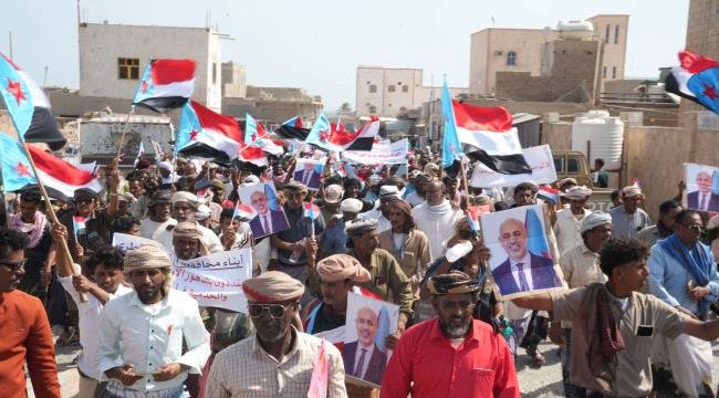 احتشاد جماهيري في سقطرى يؤكد التمسك بالسيادة والقرار الجنوبي ويرفض مشاريع الوصاية احتشاد جماهيري في سقطرى يؤكد التمسك بالسيادة والقرار الجنوبي ويرفض مشاريع الوصاية