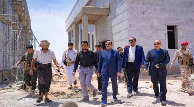 بن الوزير يتفقد مشروع كلية الطب بجامعة شبوة بن الوزير يتفقد مشروع كلية الطب بجامعة شبوة
