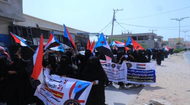 الآلاف يتظاهرون بالمهرة وسط رفض استقدام قوات يمنية الآلاف يتظاهرون بالمهرة وسط رفض استقدام قوات يمنية
