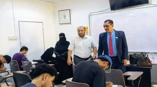 كلية اللغات والترجمة بجامعة عدن تدشن امتحانات الدور الثاني للعام الأكاديمي 2025–2026 كلية اللغات والترجمة بجامعة عدن تدشن امتحانات الدور الثاني للعام الأكاديمي 2025–2026