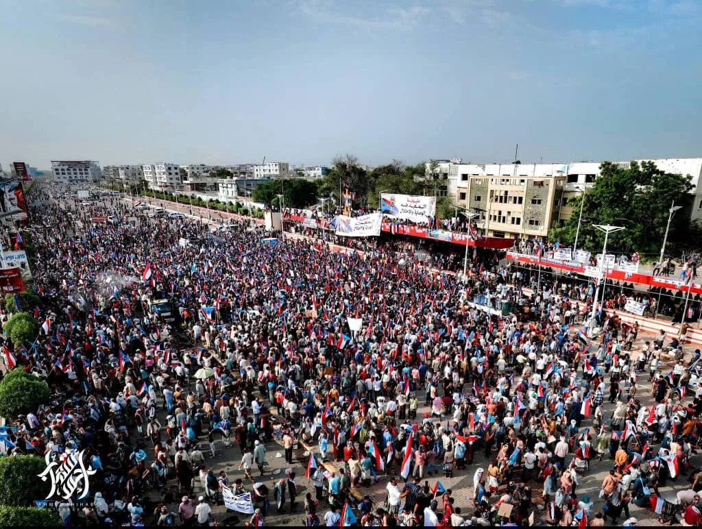 أبين تقولها بصوت واحد: لا وصاية على الجنوب في مليونية 7 يوليو IMG 20260707 WA00971