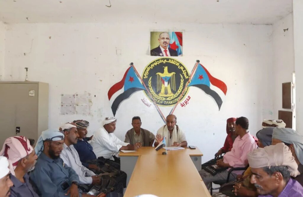 انتقالي المحفد يعقد لقاءً تشاورياً مع رؤساء المراكز ضمن خطوات التصعيد الشعبي بالمديرية IMG 20260716 WA0027