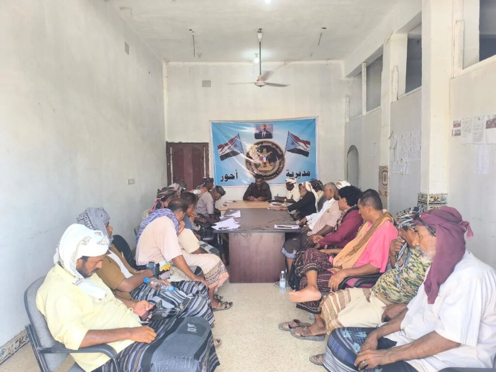 انتقالي أحور يعقد لقاء تشاوريا مع رؤوساء المراكز ويؤكد لاوصاية على الجنوب IMG 20260718 WA0015