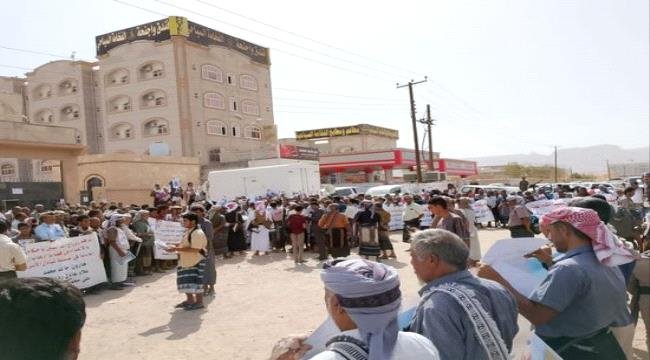 صفقات الإفراج عن الإرهابيين.. لماذا يستفزون الجنوب وأسر شهدائه؟ صفقات الإفراج عن الإرهابيين.. لماذا يستفزون الجنوب وأسر شهدائه؟