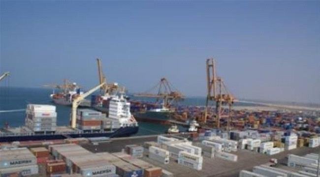 تجدد الهجمات الحوثية على ميناء المخا بالصواريخ والمسيّرات تجدد الهجمات الحوثية على ميناء المخا بالصواريخ والمسيّرات
