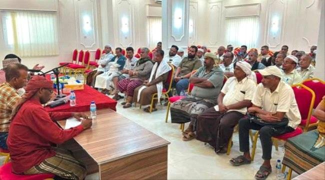 نقابات وادي حضرموت تشكل لجنة تفاوضية وتطالب بحافز 100 ألف ريال للعمال نقابات وادي حضرموت تشكل لجنة تفاوضية وتطالب بحافز 100 ألف ريال للعمال