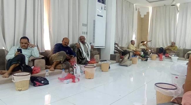 هرهرة وبازرعة يزوران ديوان الشيخ النقيب في بئر فضل هرهرة وبازرعة يزوران ديوان الشيخ النقيب في بئر فضل