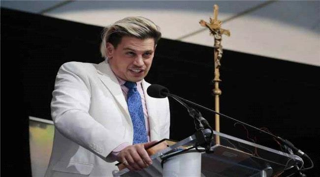 سلطات الهجرة الأميركية تعتقل المعلق البريطاني اليميني المتطرف ميلو يانوبولوس سلطات الهجرة الأميركية تعتقل المعلق البريطاني اليميني المتطرف ميلو يانوبولوس