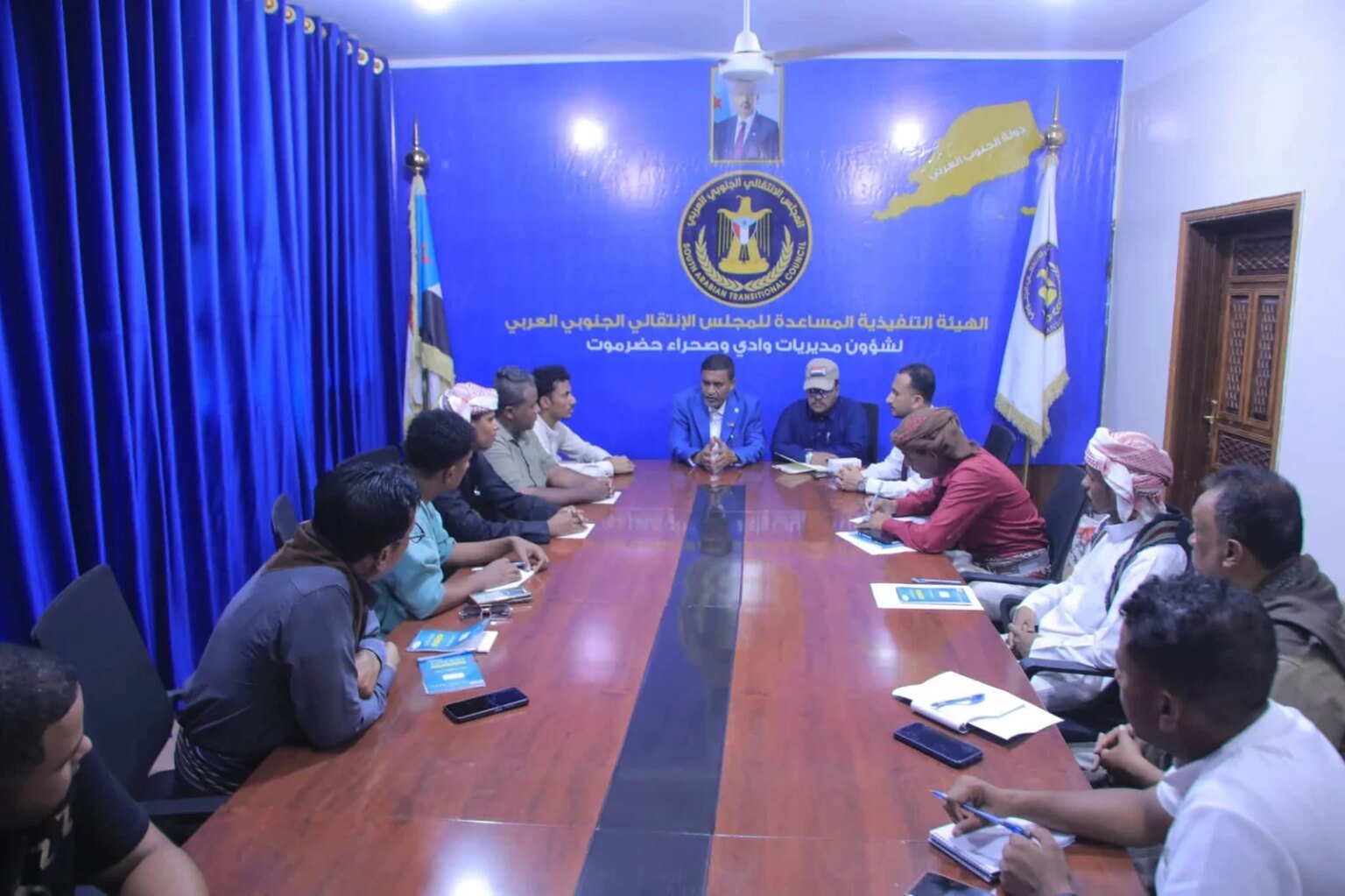 التميمي يناقش مع رؤساء الأقسام الإعلامية بوادي وصحراء حضرموت سبل تطوير الأداء وتعزيز التنسيق IMG 20260819 WA0032