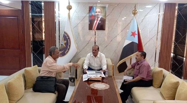 هرهرة يلتقي الكاتب والباحث نجمي عبدالمجيد ويطمئن على صحته هرهرة يلتقي الكاتب والباحث نجمي عبدالمجيد ويطمئن على صحته