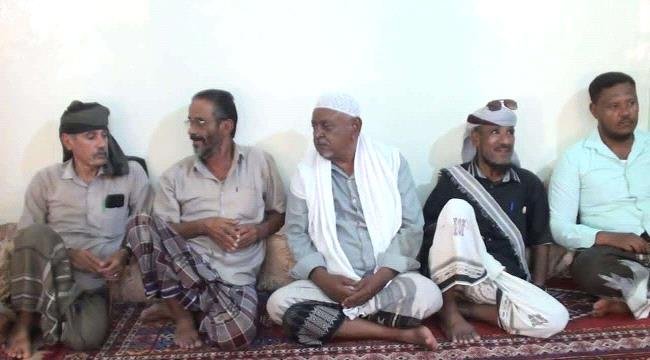 انتقالي سيئون يطمئن على صحة رئيس اللجنة المحلية للمجلس في مركز حي سلطانة انتقالي سيئون يطمئن على صحة رئيس اللجنة المحلية للمجلس في مركز حي سلطانة